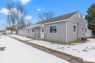 2201 E Converse St, Grandview, IL 62702