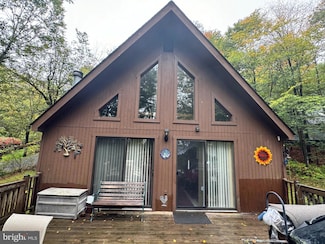 126 Fly Rod Ct, Pocono Lake, PA 18347