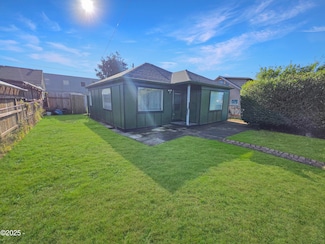 546 NE 3rd St, Newport, OR 97365