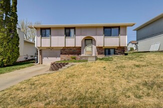 10612 Hartman Ave, Omaha, NE 68134