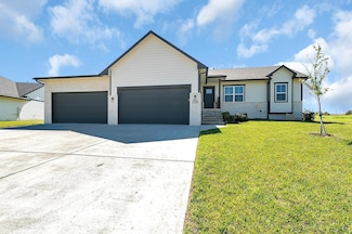 1438 N Emerald Valley Dr, Mulvane, KS 67110