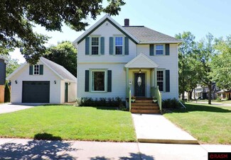 706 Baker Ave, Mankato, MN 56001