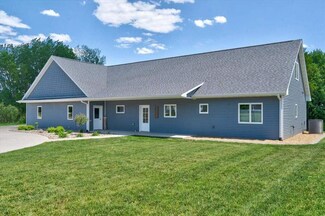 2490 Meadow View Dr, Urbana, IA 52345