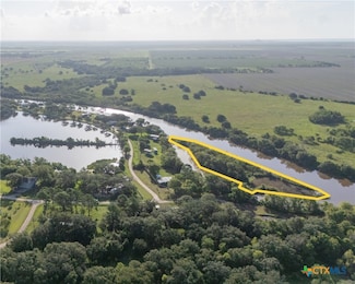 408 Kingshill St, Palacios, TX 77465