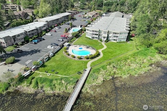 4214 W Lake Sammamish Pkwy NE Unit 202, Redmond, WA 98052