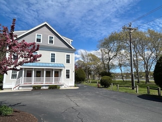 1 Honora Ln, Buzzards Bay, MA 02532