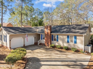 6204 Cardinal Dr, New Bern, NC 28560
