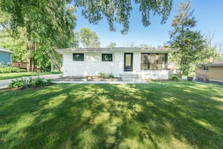 1N555 Park Blvd, Glen Ellyn, IL 60137