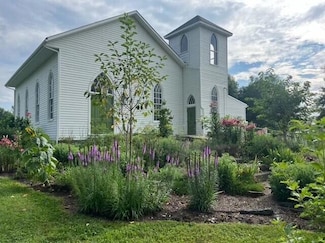 277 South St, Utica, OH 43080