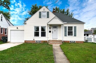 271 E 326th St, Willowick, OH 44095