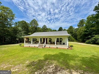 393 E Lake Rd, Fitzgerald, GA 31750