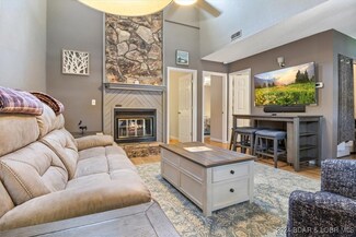 7 Roanda Beach Dr Unit 2B, Lake Ozark, MO 65049