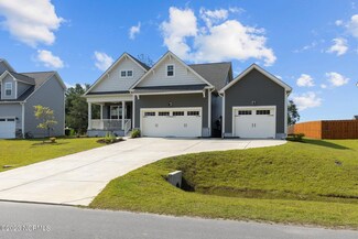155 Peletier Shores Dr, Peletier, NC 28584