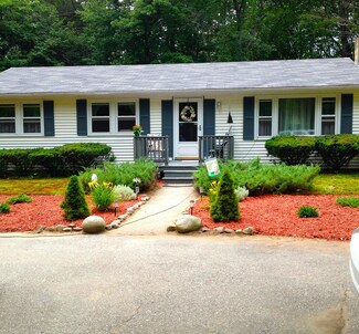 70 Whitten Rd, Kennebunk, ME 04043