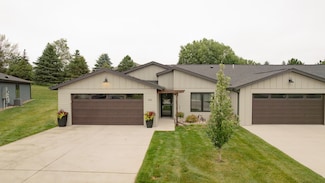 1522 Blaine's Way, Spirit Lake, IA 51360