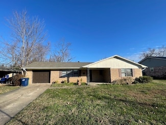 913 S 10th St, Rogers, AR 72756