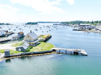 27 Clam Shell Aly, Vinalhaven, ME 04863