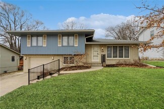 1918 66th St, Windsor Heights, IA 50324