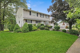 635 Connetquot Ave, Islip Terrace, NY 11752
