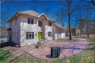 204 Shoreline Dr, Negaunee, MI 49866