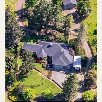 3115 Deer Trail Ln, Medford, OR 97501