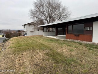 7007 W Lindgren Dr, Yakima, WA 98908