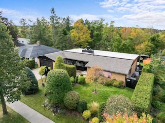 1014 Howard St, Petoskey, MI 49770