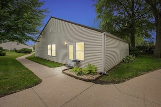 1220 Village Rd, Iowa City, IA 52240