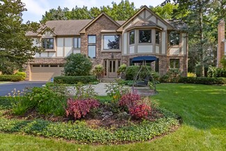 207 E Saint Andrews Ln, Deerfield, IL 60015