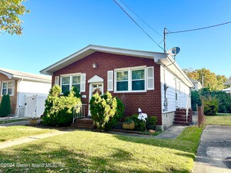 201 Penn Ave, Staten Island, NY 10306