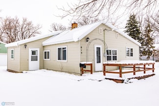 615 E Adams Ave, Mahnomen, MN 56557