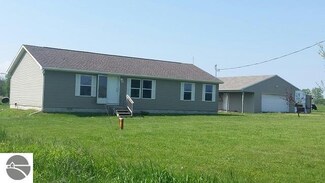 9806 E Elm Rd, Clare, MI 48617