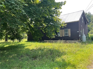 823 Baldwin Rd, Fulton, NY 13069