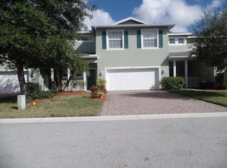 672 NE Bent Paddle Ln, Port Saint Lucie, FL 34983