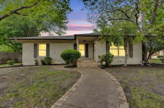 529 N Grand Ave, Waxahachie, TX 75165