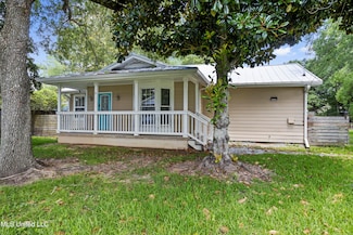 710 General Pershing Ave, Ocean Springs, MS 39564