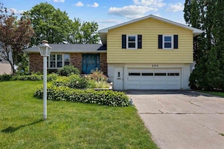 105 Parkview Dr, Tipton, IA 52772