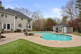299 Webster Woods Ln, North Andover, MA 01845