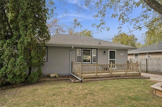 2352 E 38th St, Des Moines, IA 50317