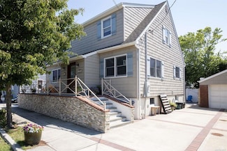 8 Inwood Ave, Point Lookout, NY 11569