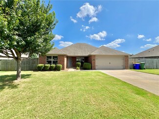 5102 W Cross Creek Blvd, Rogers, AR 72758