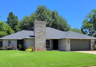 724 Three Oaks Dr, Oklahoma City, OK 73130