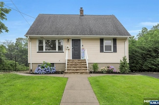 236 Vanderburgh Ave, Rutherford, NJ 07070
