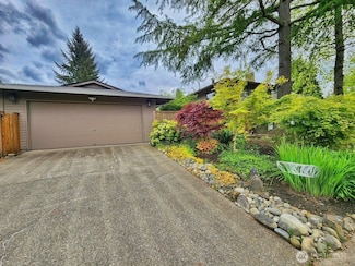 16827 NE 32nd St, Bellevue, WA 98008