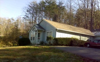 716 Sunnyside Rd, Hiawassee, GA 30546