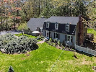 10 Greenbriar Ln, Amherst, NH 03031