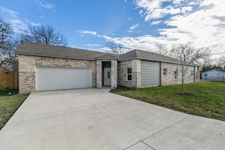 200 Avenue B, Ennis, TX 75119