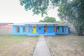 704 Blue Grass Dr, Dallas, TX 75211