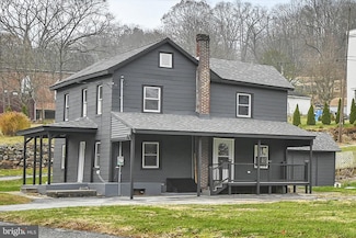 1021 Schuylkill St, Port Clinton, PA 19549