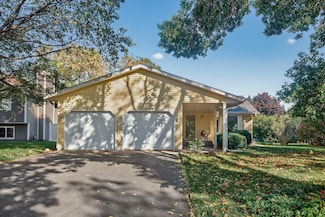 1311 Fallbrook Ln, Woodbury, MN 55125